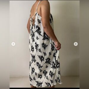 Lisa‎ Floral Black and White Women's Skirt